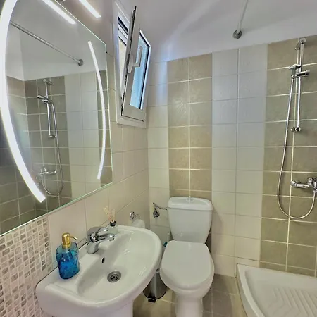 Ap 7 With Parking דירה לריסה