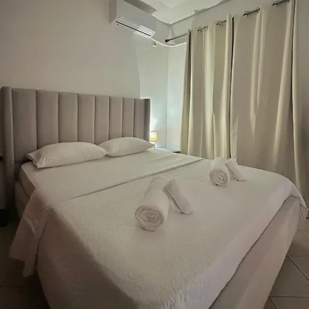 Ap 7 With Parking Apartament Larissa